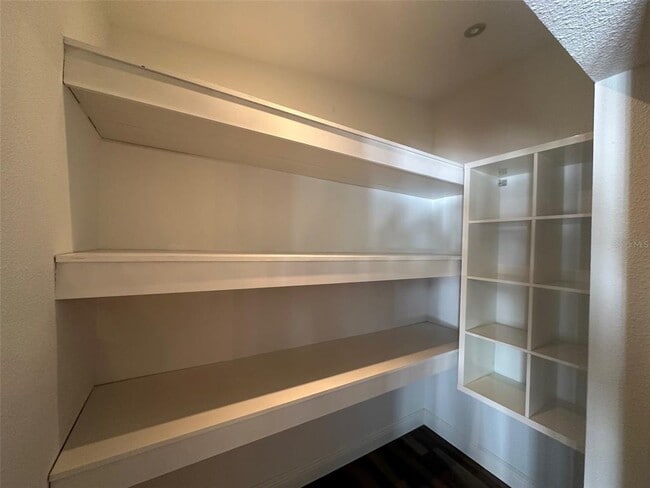 Building Photo - 2610 S Dundee St