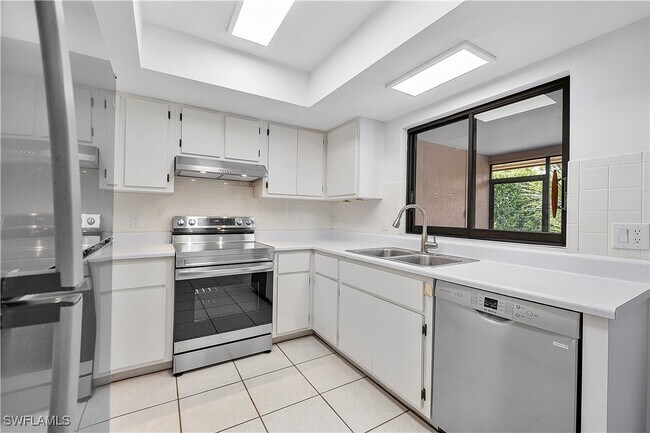 Foto del edificio - 10020-10028 8th St N