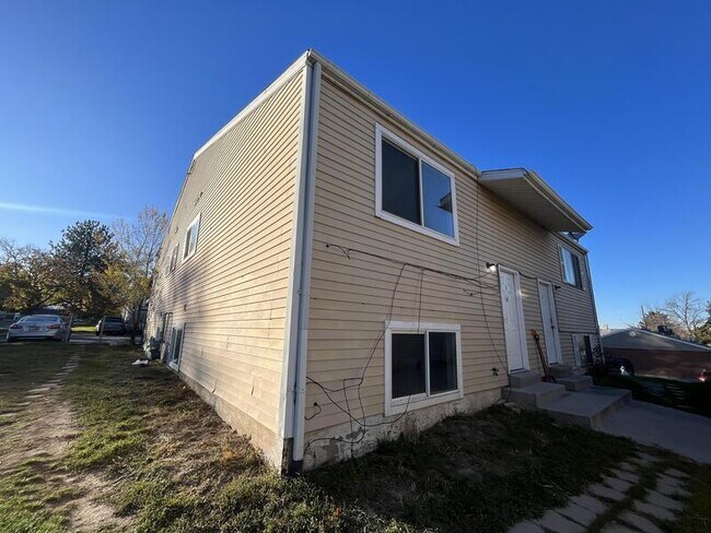 Building Photo - 4742 W Arlington Park Dr