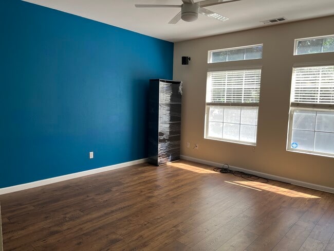 Living room - 3595 Madison Cmn
