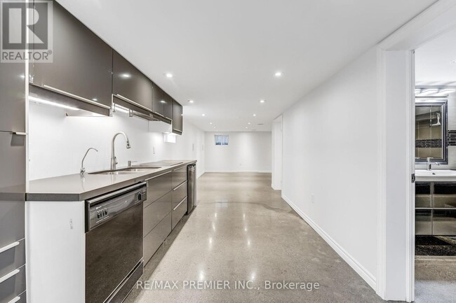 Building Photo - 20 Airley Crescent