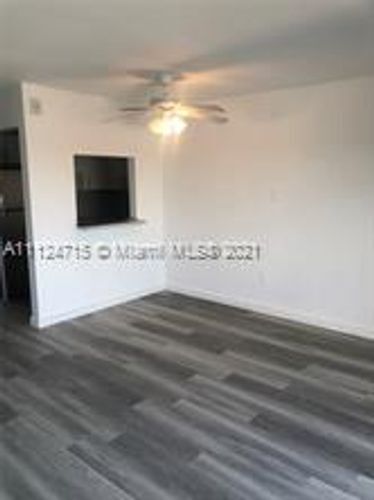 Foto del edificio - 365 NE 125th St