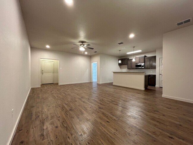 Foto del edificio - Beautiful 2/2 Located Directly East Of Coo...