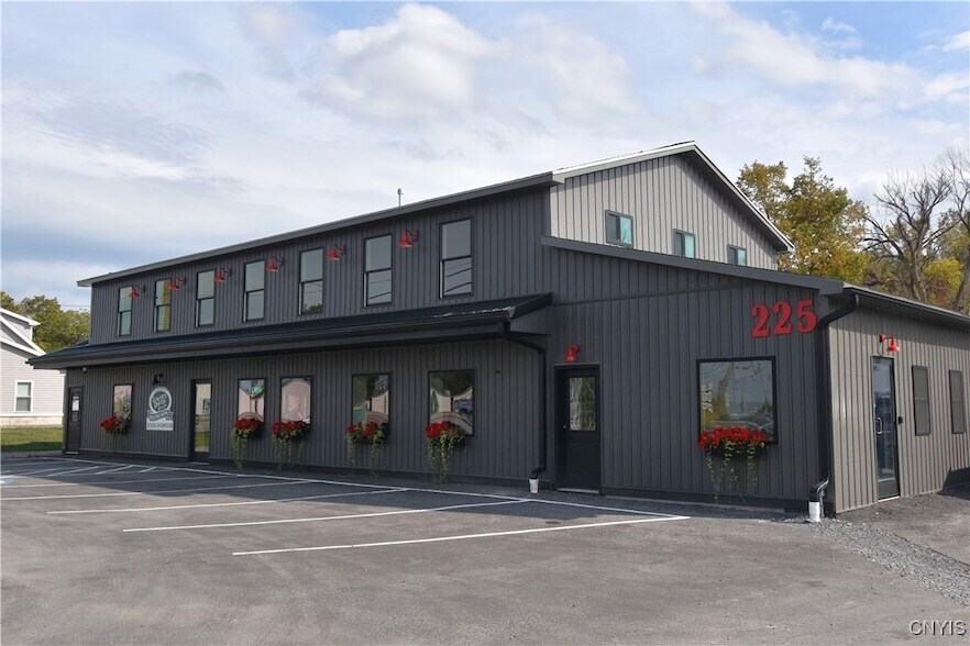 Foto principal - 225 Clinton Rd