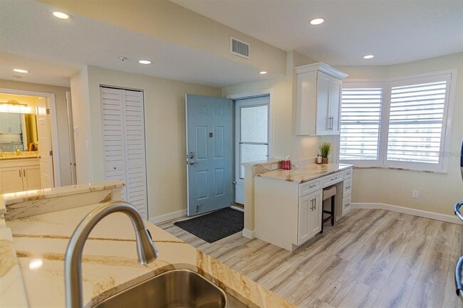 Foto del edificio - 7974 Sailboat Key Blvd S