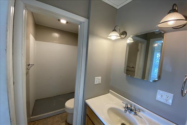 Building Photo - 1 bedroom unit