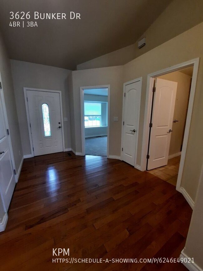 Foto del edificio - 4 BED | 3 BATH | DOUBLE GARAGE | TOWNHOME ...