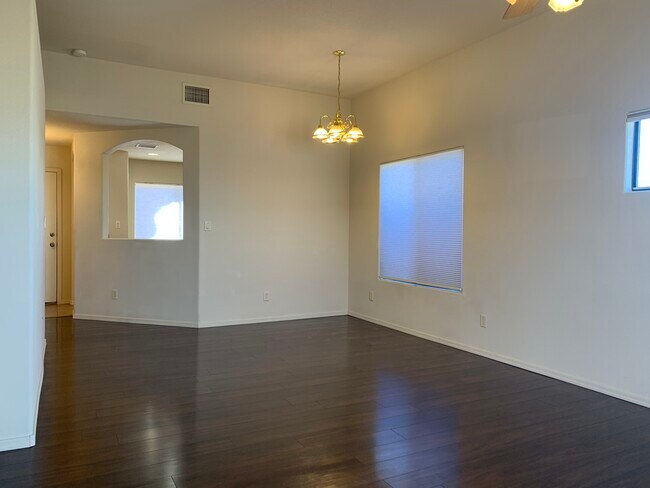 Building Photo - 813 Ocotillo Dr
