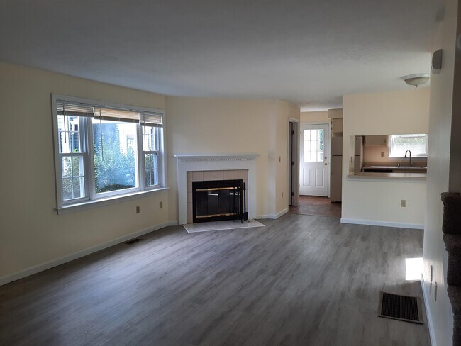 Building Photo - 105 Cadogan Way