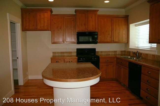 Building Photo - 4 br, 2 bath House - 2161 W. Bellagio Dr
