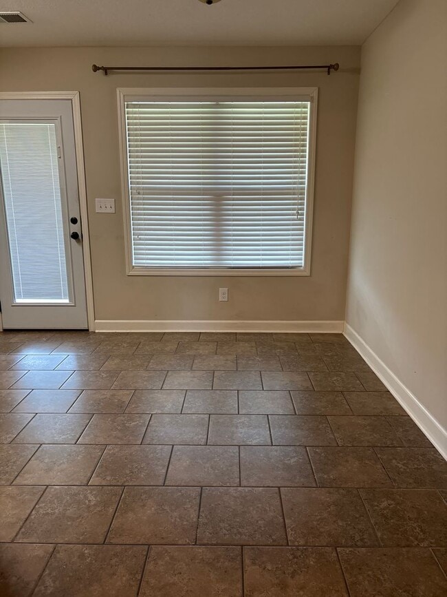 Building Photo - 322 Hidden Springs Ln