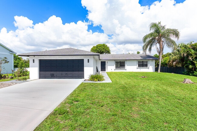 Building Photo - 3135 S Seacrest Blvd