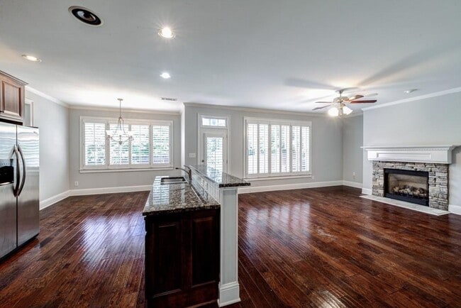 Building Photo - 2025 Ivy Ridge Rd SE