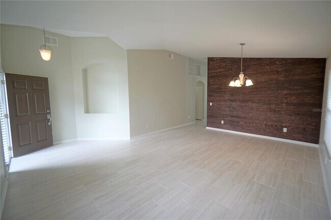 Foto del edificio - 7323 Newhall Pass Ln