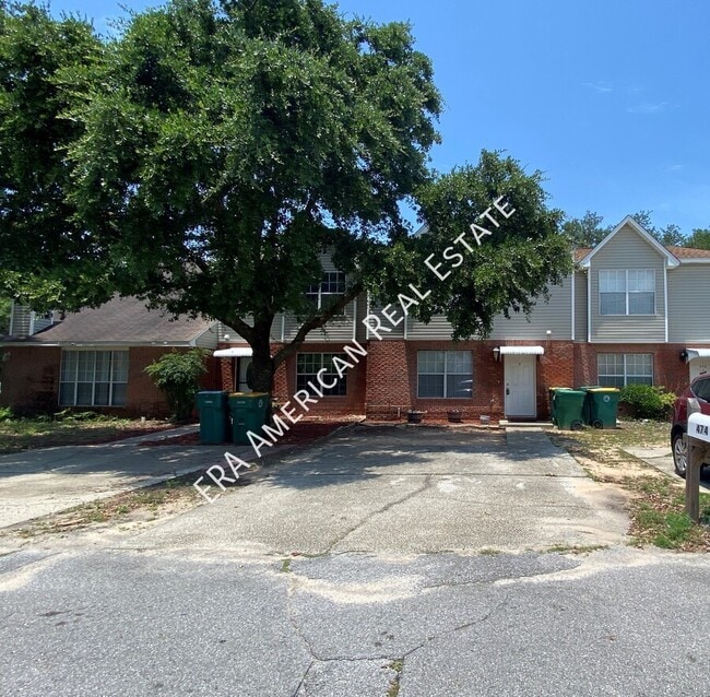 Building Photo - **PRICE REDUCED**