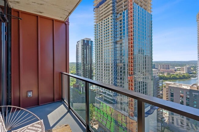 Building Photo - 84 East Ave