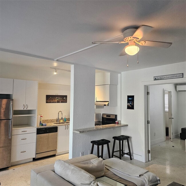 Foto del edificio - 1354 Bayview Dr