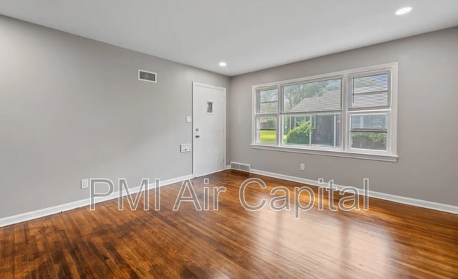 Building Photo - 6127 E Boston St