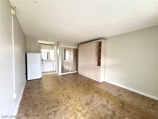Building Photo - 2555 Tamiami Trail N