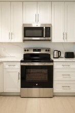 Building Photo - 10501 W Broward Blvd Building Photo - 10501 W Broward Blvd