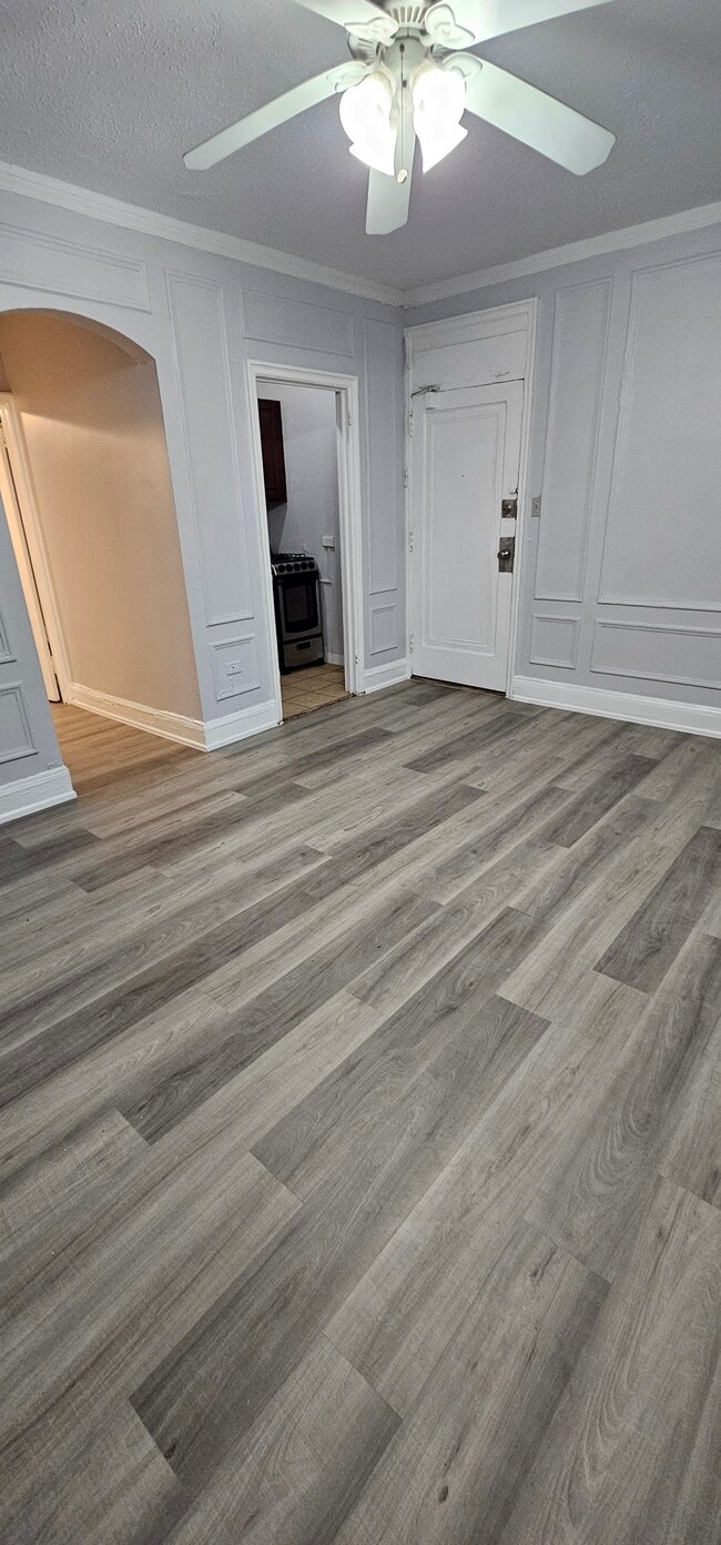 Foto del edificio - 429 W Wellington Ave