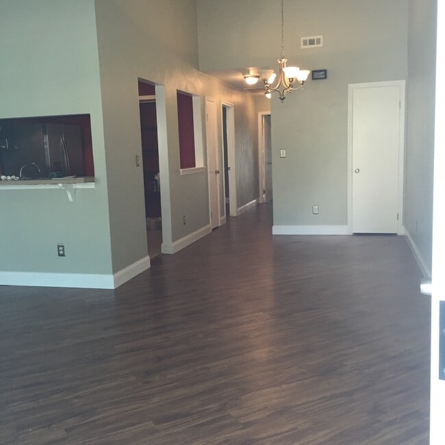 Building Photo - Northridge