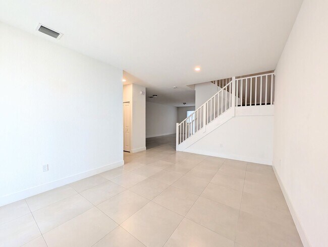 Foto del edificio - Spacious 3 Bedroom / 3.5 Bathroom Townhome for Rent – Miami