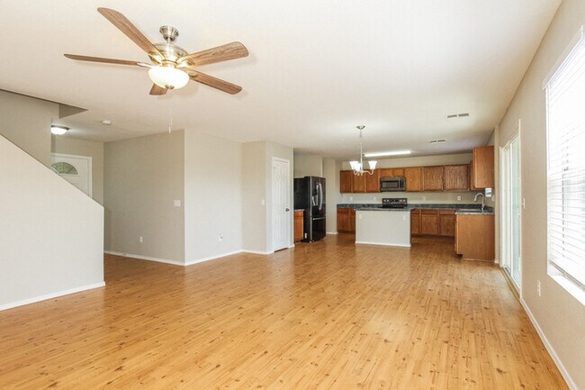 Building Photo - 8421 E Lindner Ave