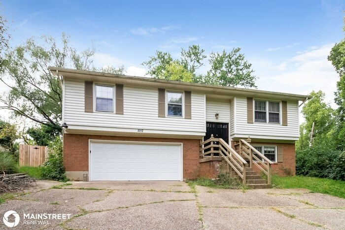 Primary Photo - 3312 Hunsinger Ln, Louisville, KY 40220