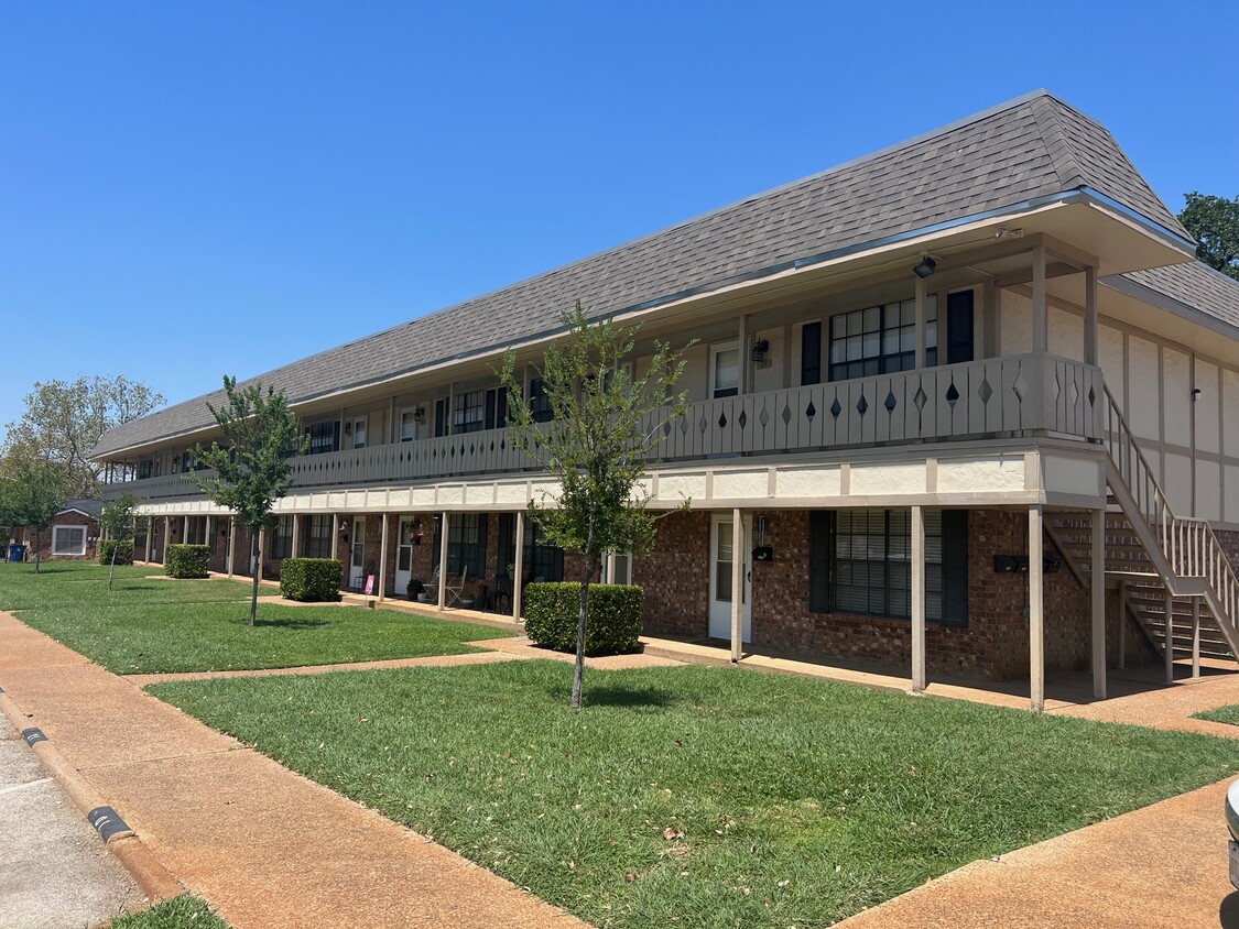 Primary Photo - Willow Apts, 929 Brazos, Graham, TX 76450