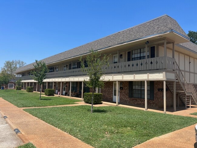 Building Photo - Willow Apts, 929 Brazos, Graham, TX 76450