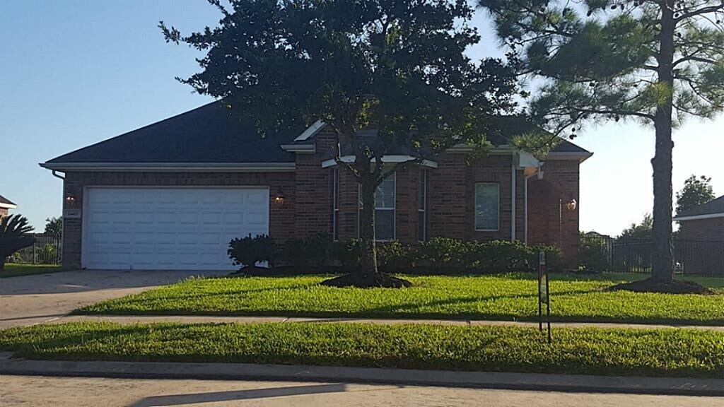 Foto principal - 24419 Lake Path Cir