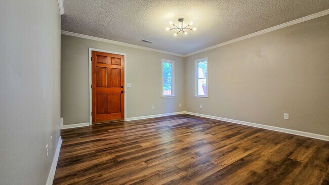 Foto del edificio - 3133 Russell Way Ln