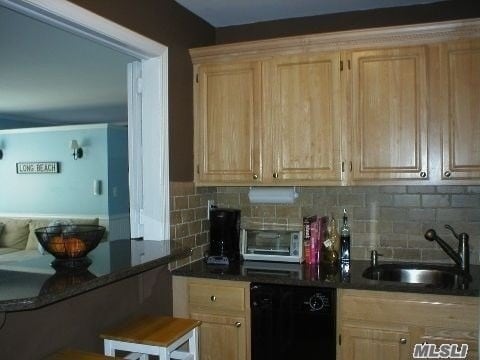 Building Photo - 370 W Broadway