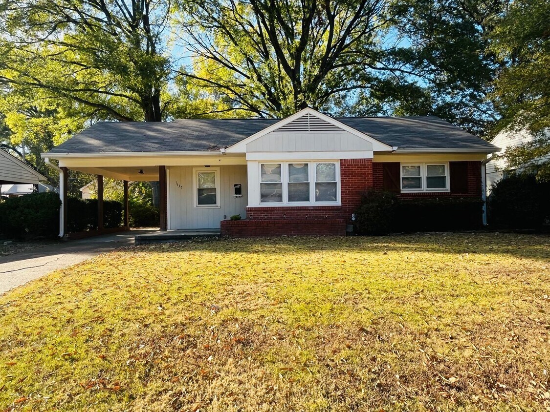 Colonial Yorkshire Home with Detached Gara... House Rental in Memphis