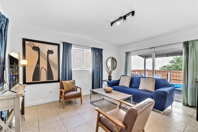 Foto del edificio - 1021 NW 23rd Ave