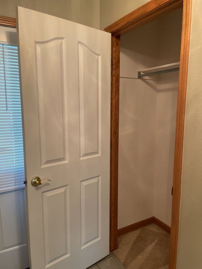 Foto del edificio - 4 Bed 2.5 Bath Home in Windsor - FREE Octo...