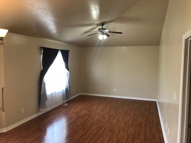 Foto del edificio - 3 Bed / 2 Bath Single Family Home in Saratoga Springs