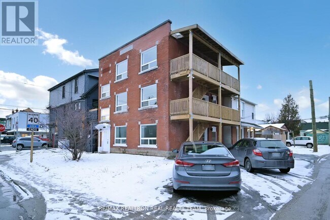 Photo du bâtiment - 195 Balmoral Ave N