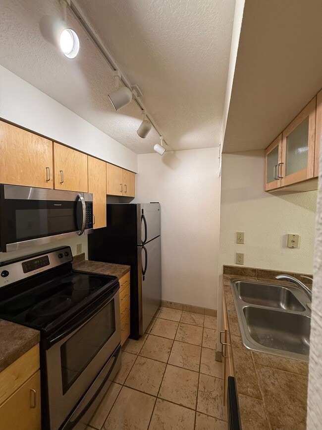 Building Photo - The Reserve Compound - Ground Level 2 bedroom, 2 bath - Close to Pool/Gym area