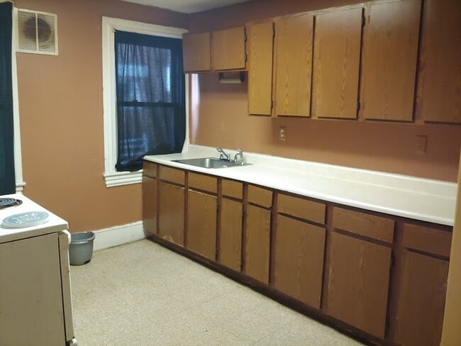 kitchen - 204 N 2nd St