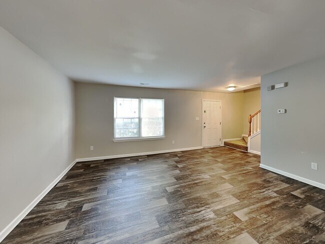 Building Photo - 2817 Fairstone Ave