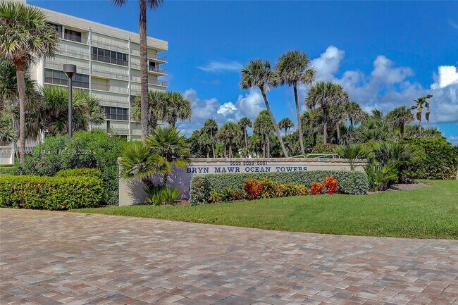 Building Photo - 5059 N Hwy A1A