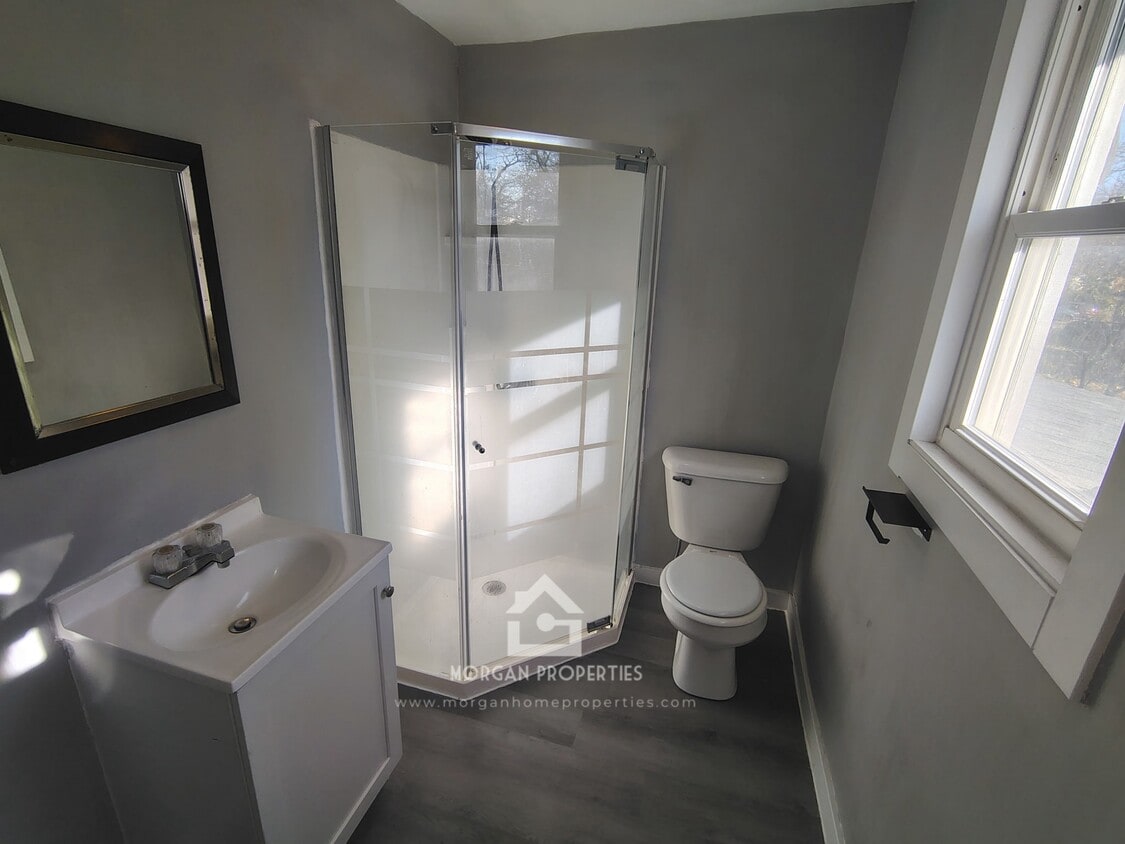 Building Photo - 2208 Hendricks St