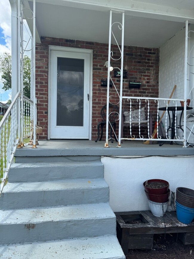 Building Photo - 506 SIXTH STREET
