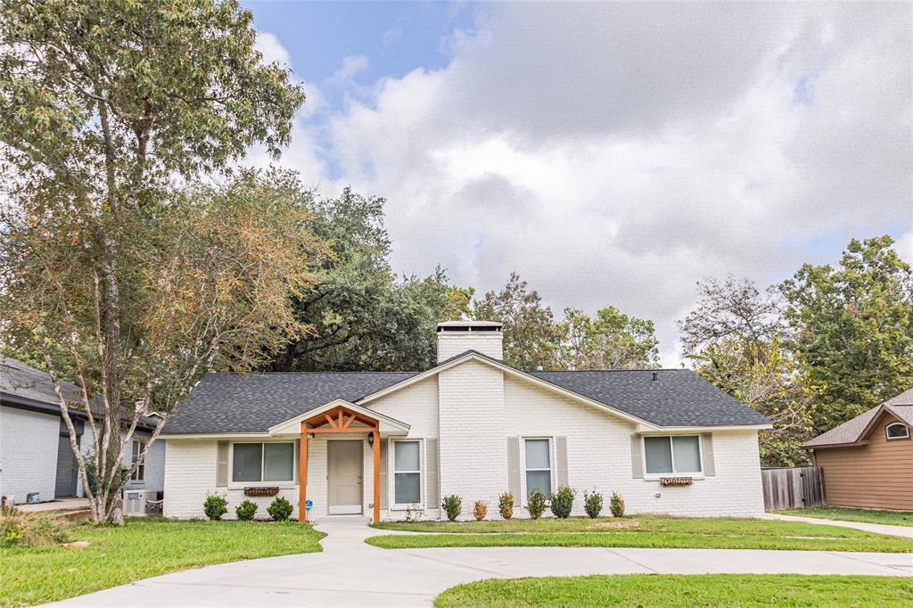 56 Greentree Ln, Conroe, TX 77304 House Rental in Conroe, TX