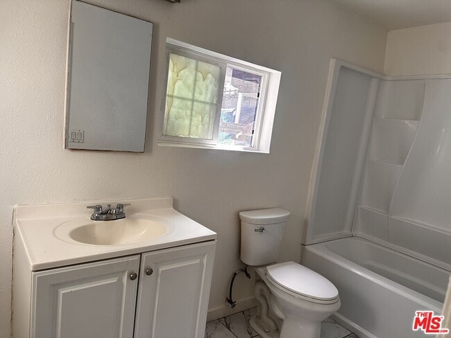 Foto del edificio - 820 E 84th Pl