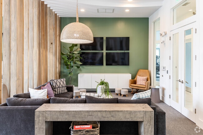 Resident Lounge - Pines West