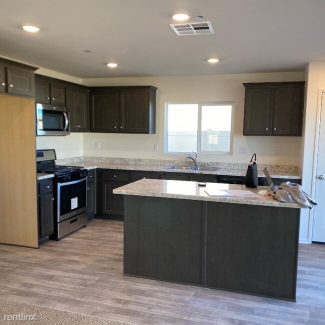 Building Photo - 4 br, 3 bath House - 10340 Kamran Cir