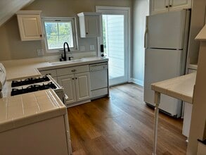 Kitchen - 649 Crest Dr